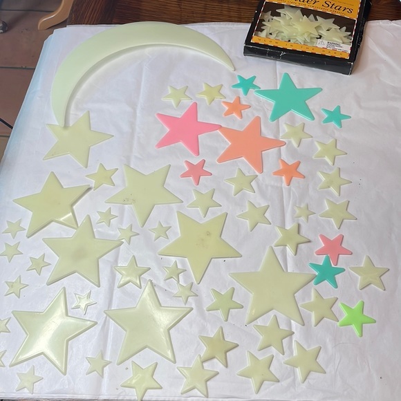 Glow in the dark stars - Picture 1 of 3